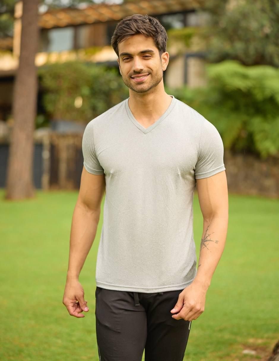 Playera cuello V para hombre 6