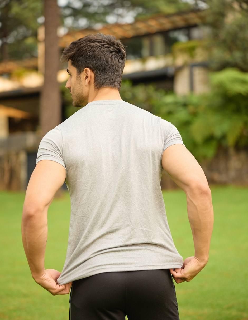 Playera cuello V para hombre 9