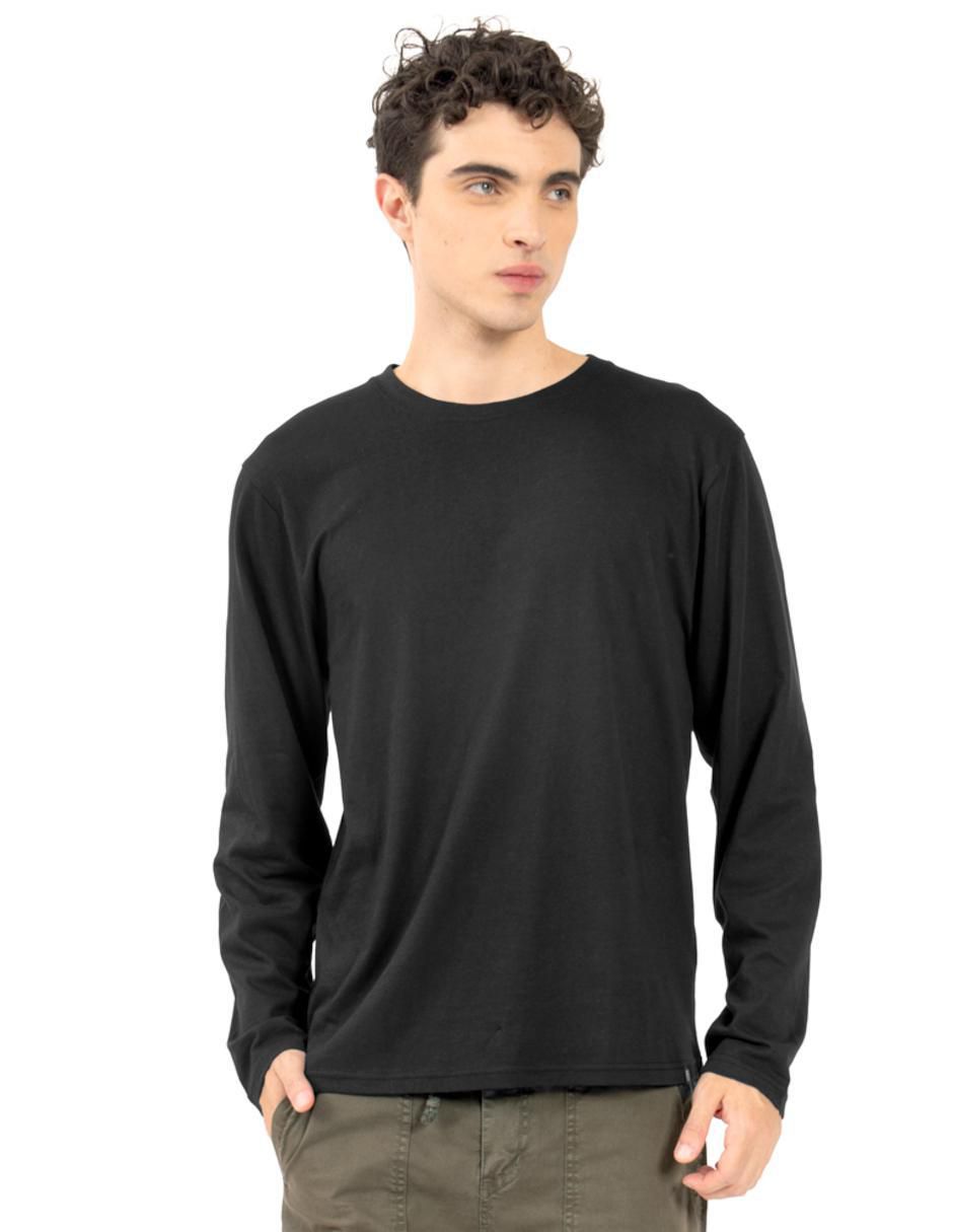 Set playera cuello redondo para hombre 6