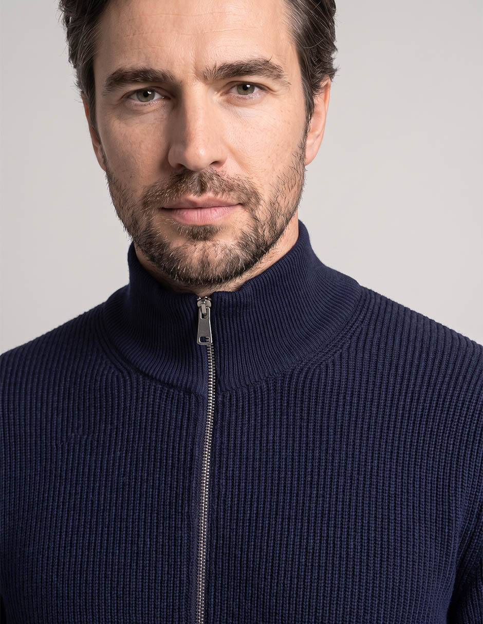 Suéter cuello alto para hombre 3