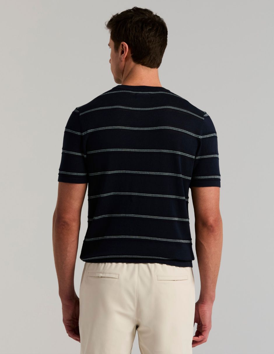 Playera cuello henley para hombre 4