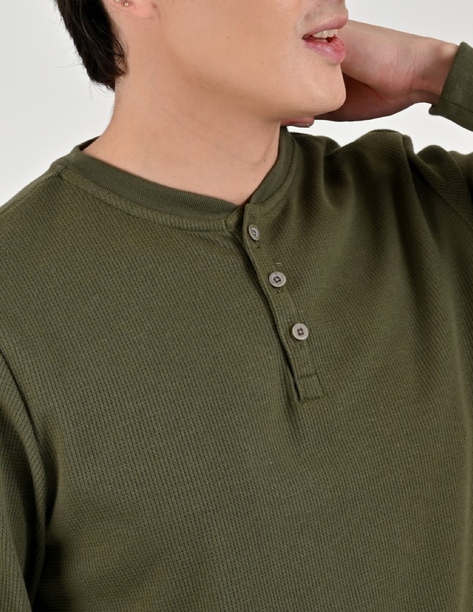 Playera cuello henley para hombre 5