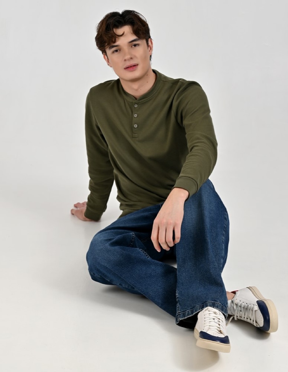 Playera cuello henley para hombre 6